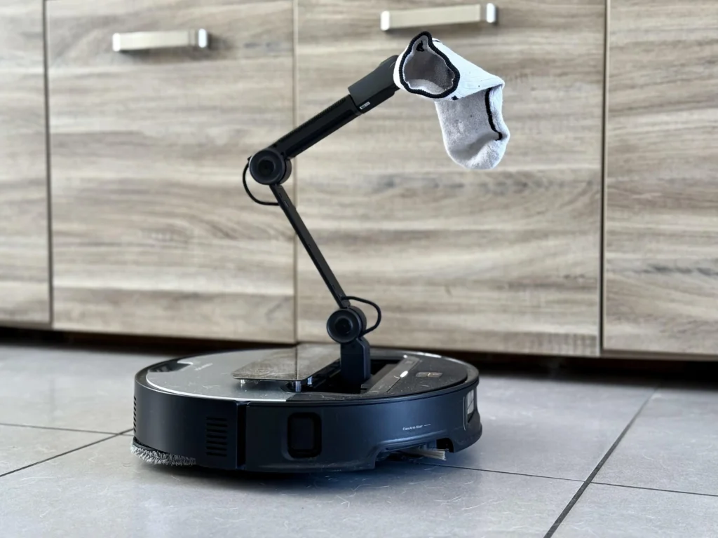 a robotic arm that changes the idea of robot cleaning
